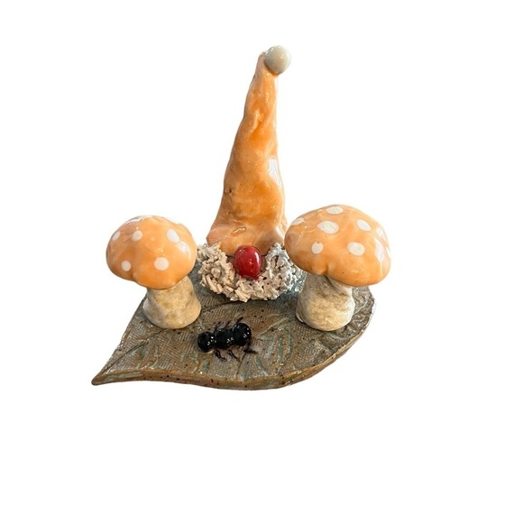 Studio Art Pottery Sculpture Magic Mushrooms Gnome Signed J McKinney - Picture 6 of 6